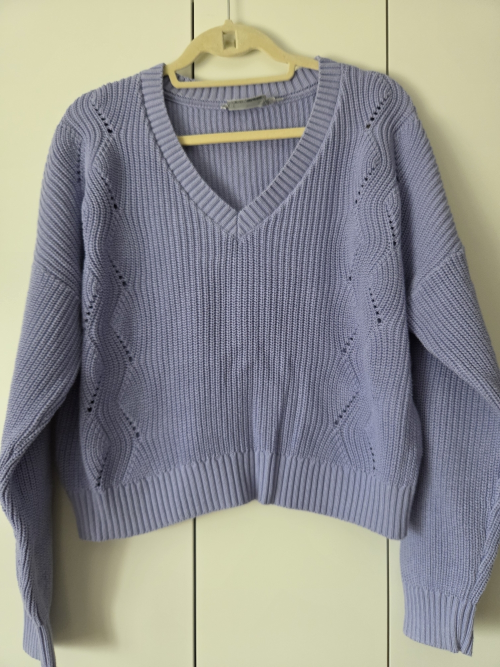 Simons Lavender V-Neck Cable Knit Sweater